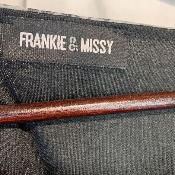 FRANKIE and Missy Sheer Butterfly Sleeve Top - Picture 4 of 7